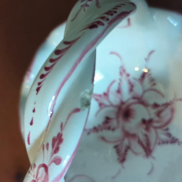 Vintage Portuguese Pink Floral Ceramic Basket - Picture 4 of 4